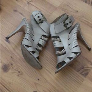Boutique 9 cream heels Size 7